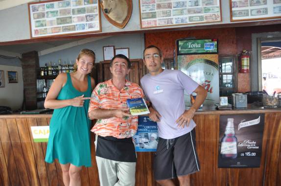 Com o italiano Dario, que viajou da Patagônia ao Alaska em 2003 (no seu restaurante em San Jorge, a caminho da Ilha Ometepe, no Lago Nicarágua)